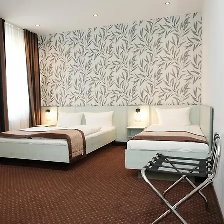 Hotel Attaché An Der Messe 3*