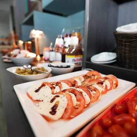 Hotel Attaché An Der Messe 3*