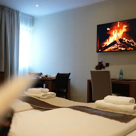 Attache An Der Messe Szálloda 3*