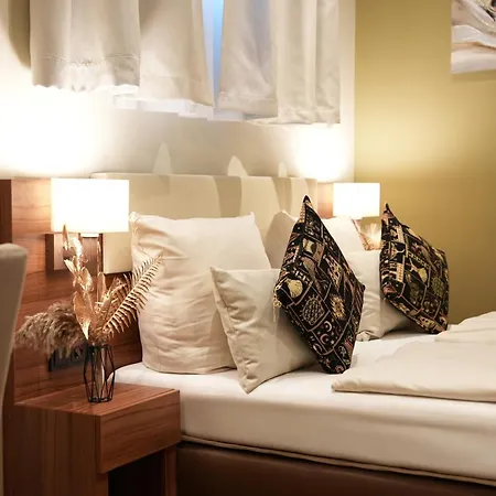 Attaché An Der Messe Hotel 3*