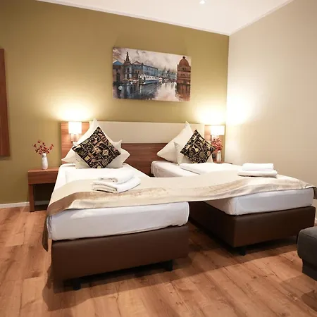 Hotel Attaché An Der Messe 3*