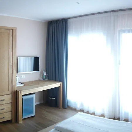 Attache An Der Messe Szálloda 3*