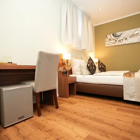 Hotel Attaché An Der Messe 3*