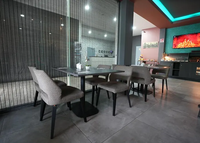 Attaché An Der Messe Hotel 3*