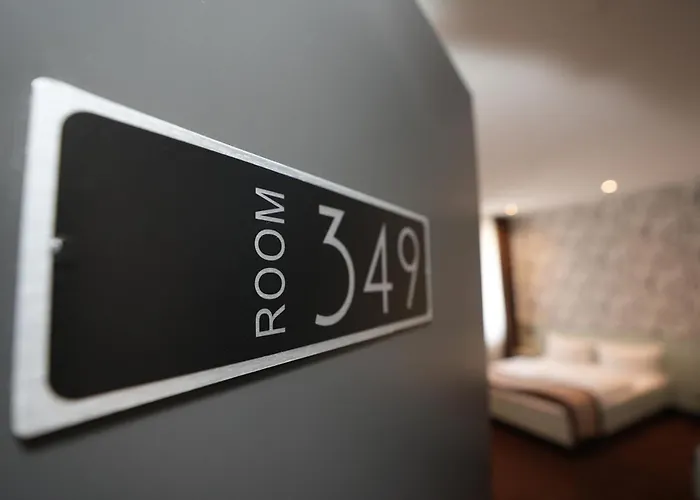 Attaché An Der Messe Hotel 3*