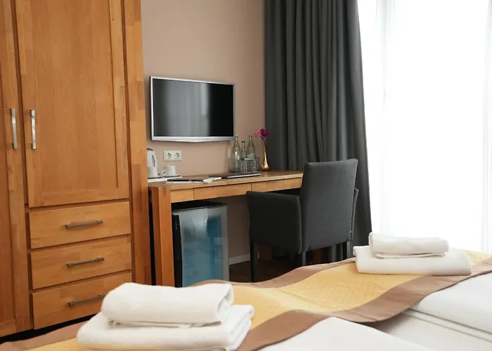 Attaché An Der Messe 3*