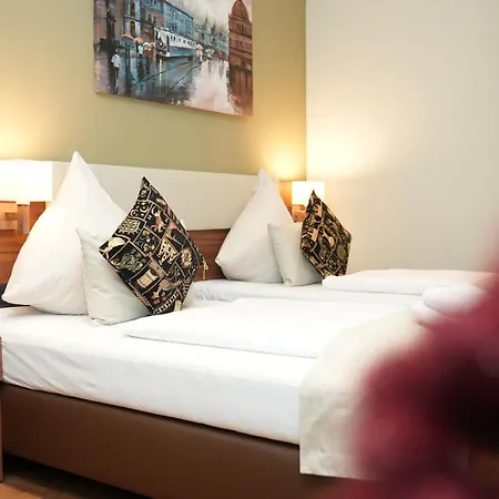 Hotel Attaché An Der Messe 3*