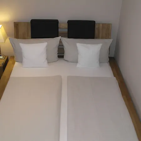 아타체 안 데르 메세 3*