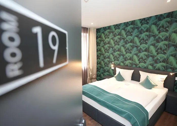 Attaché An Der Messe Hotel 3*