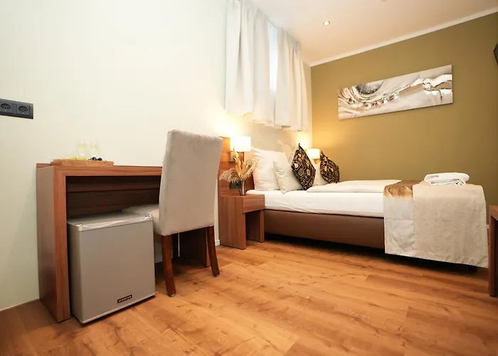 Hotel Attaché An Der Messe 3*