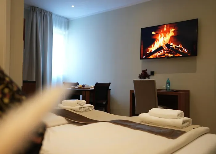 Attaché An Der Messe Hotel 3*