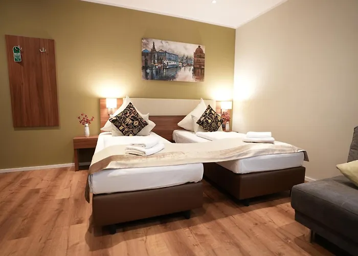 Hotel Attaché An Der Messe 3*