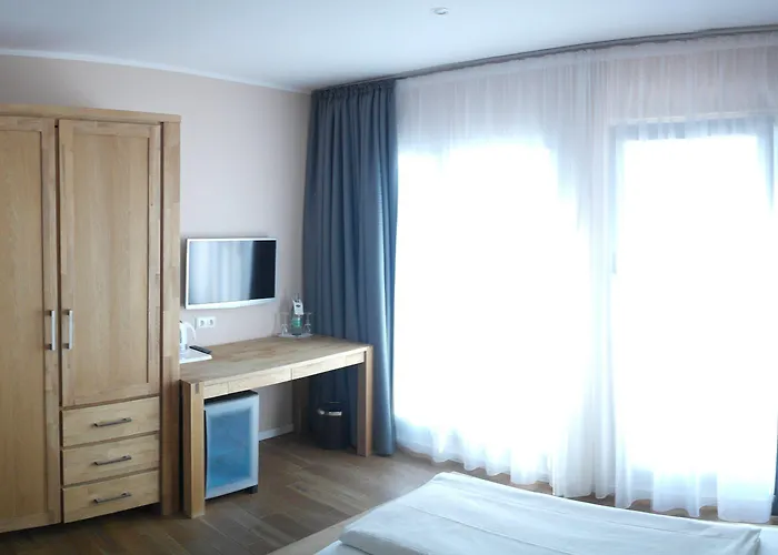 Attache An Der Messe Hotel 3*
