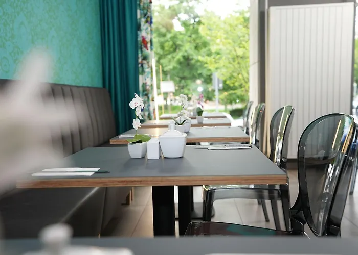 Attaché An Der Messe Hotel 3*