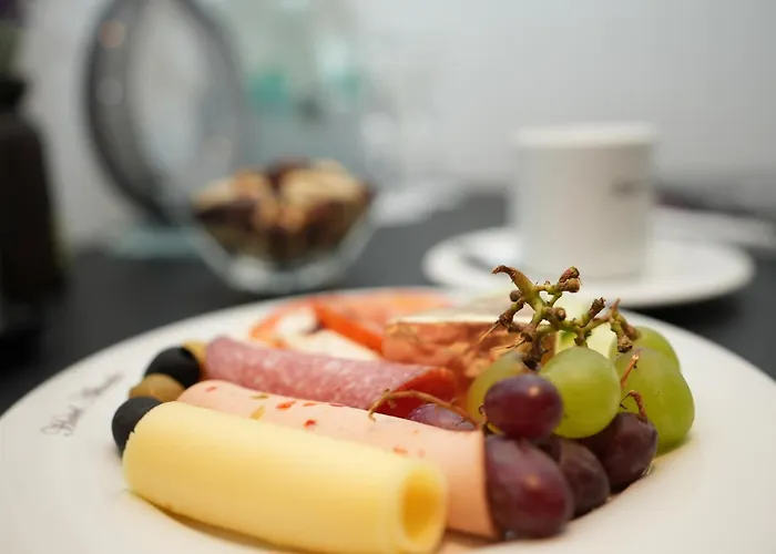 アタッシェ アン デア メッセ 3*