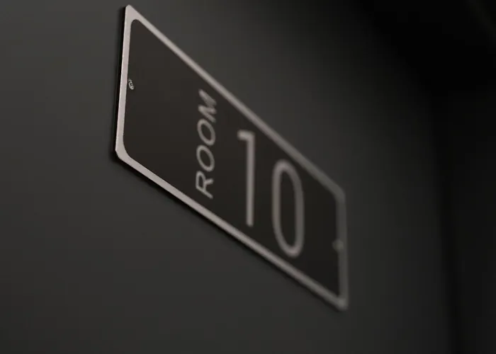 アタッシェ アン デア メッセ 3* フランクフルト