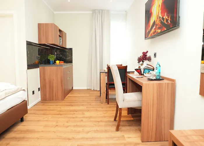 アタッシェ アン デア メッセ 3* フランクフルト